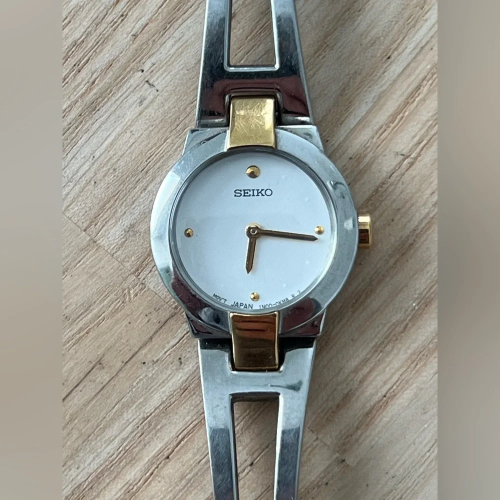 Seiko Ladies Watch Two-Tone Bracelet White Dial Gold-Tone Hands New Battery